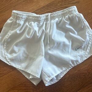 ⭐️Nike- Excellent condition.Girls running shorts with liner